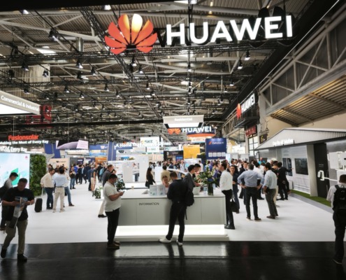 Internationale Hersteller präsentieren Innovationen Messestand Intersolar